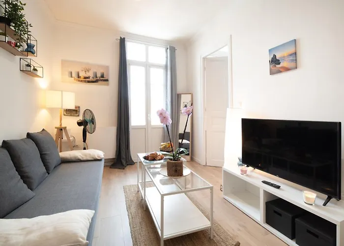 Private Independant Flat - Center - 2 Balconies