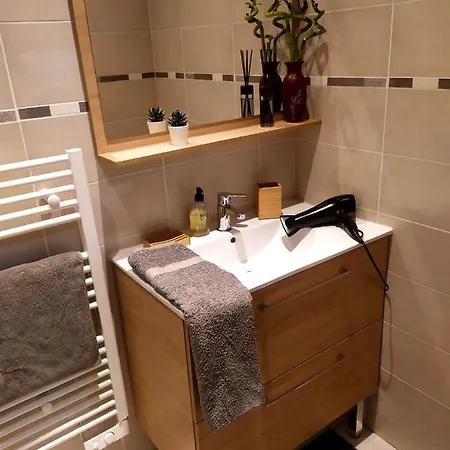 Private Independant Flat - Center - 2 Balconies 卢德