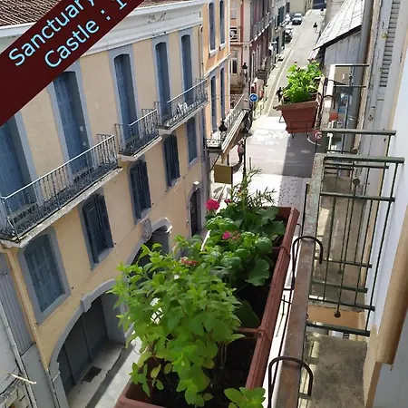 Private Independant Flat - Center - 2 Balconies 卢德
