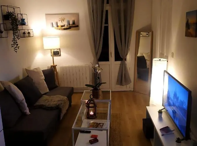 Private Independant Flat - Center - 2 Balconies