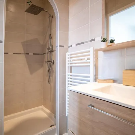 Private Independant Flat - Center - 2 Balconies Lurdy