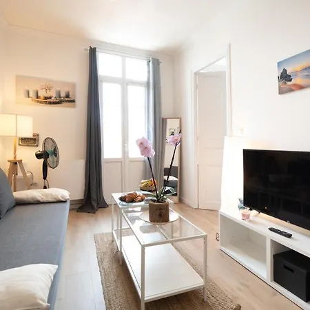 Private Independant Flat - Center - 2 Balconies